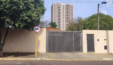 Casa para venda em Vila Harmonia de 220.00m² com 3 Quartos, 1 Suite e 5 Garagens