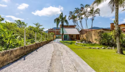 Casa para venda em Praia Da Lagoinha de 81.00m² com 2 Quartos, 1 Suite e 9 Garagens