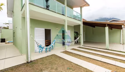 Casa para venda em Praia Do Sapê de 310.00m² com 5 Quartos, 3 Suites e 4 Garagens