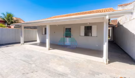 Casa para venda em Praia Do Sapê de 300.00m² com 4 Quartos, 2 Suites e 4 Garagens