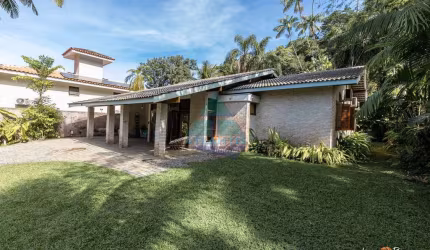 Casa para venda em Domingas Dias de 218.00m² com 4 Quartos, 4 Suites e 3 Garagens