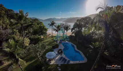 Casa para venda em Domingas Dias de 731.00m² com 5 Quartos, 5 Suites e 6 Garagens