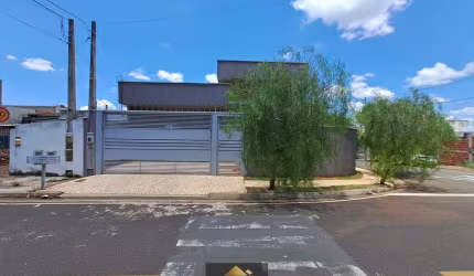Casa para venda em Parque Das Amoras Ii de 145.00m² com 3 Quartos, 1 Suite e 2 Garagens