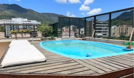 Cobertura para venda em Tijuca de 244.00m² com 3 Quartos, 1 Suite e 2 Garagens
