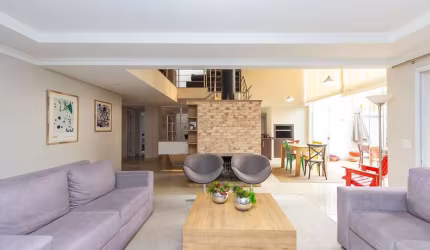 Casa para venda em Ahú de 371.00m² com 4 Quartos, 4 Suites e 6 Garagens