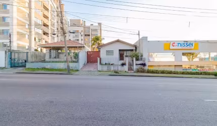 Casa para venda em Capão Raso de 108.00m² com 3 Quartos e 4 Garagens