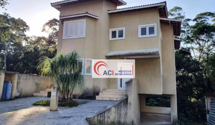 Casa de Condomínio para venda e aluguel em Vila Verde de 250.00m² com 3 Quartos, 1 Suite e 4 Garagens