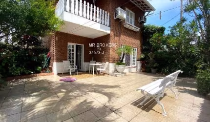 Casa para venda em Centro de 200.00m² com 3 Quartos, 1 Suite e 4 Garagens