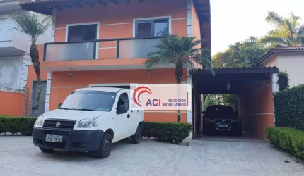 Casa de Condomínio para venda em Granja Viana de 350.00m² com 3 Quartos, 1 Suite e 5 Garagens
