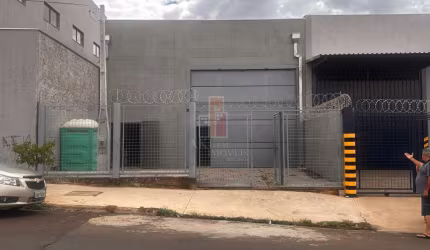 Galpão / Depósito / Armazém para alugar em Parque Santa Edwiges de 386.00m²