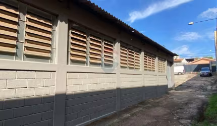 Galpão / Depósito / Armazém para alugar em Centro de 255.00m² com 6 Garagens