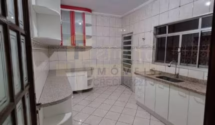 Casa para alugar em Jardim Itaquiti de 360.00m² com 2 Quartos, 2 Suites e 3 Garagens