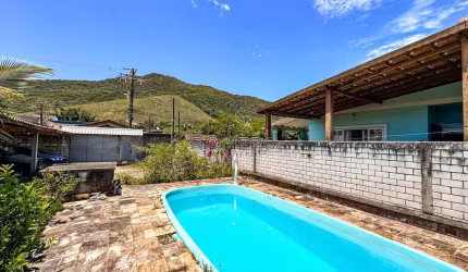 Casa para venda em Maranduba de 98.00m² com 2 Quartos, 2 Suites e 4 Garagens