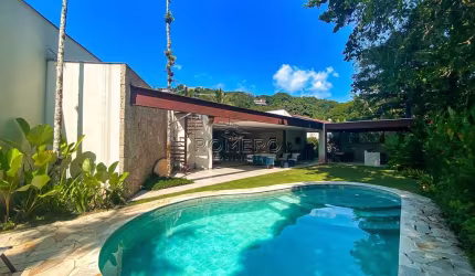 Casa para venda em Caçandoca de 400.00m² com 6 Quartos, 2 Suites e 4 Garagens