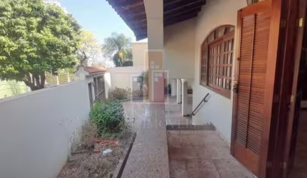 Casa para venda em Parque Jardim Europa de 279.00m² com 3 Quartos, 1 Suite e 3 Garagens