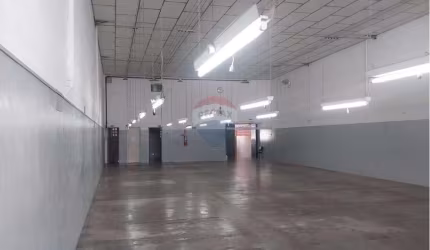 Galpão / Depósito / Armazém para alugar em Jardim Ipiranga de 370.00m² com 3 Garagens