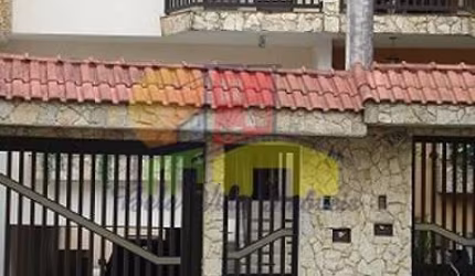 Sobrado para venda em Centro de 364.00m² com 4 Quartos, 2 Suites e 6 Garagens