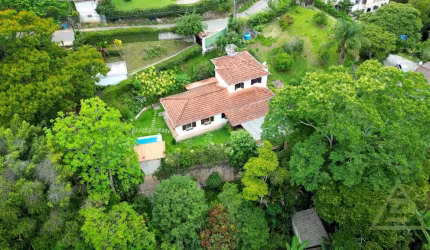 Casa para venda em Itaipava de 240.00m² com 5 Quartos, 1 Suite e 3 Garagens