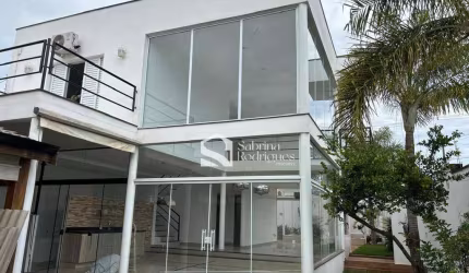 Sobrado para venda em Jardim Regente de 174.00m² com 4 Quartos, 1 Suite e 4 Garagens