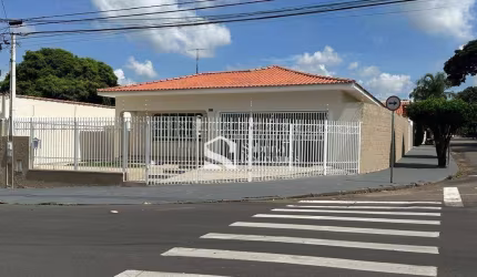 Casa para venda em Jardim Dom Bosco de 270.00m² com 4 Quartos, 1 Suite e 4 Garagens