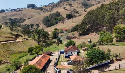 Chácara para venda em Camanducaia de 420.00m² com 6 Quartos e 10 Garagens