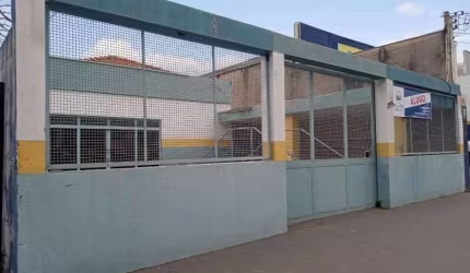 Casa para alugar em Centro de 217.00m² com 3 Quartos e 1 Garagem