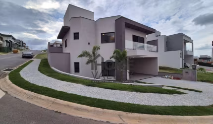 Casa de Condomínio para venda em Residencial Mont' Alcino de 230.00m² com 3 Quartos, 3 Suites e 5 Garagens