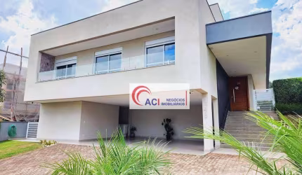 Casa de Condomínio para venda em Granja Viana de 303.00m² com 3 Quartos, 3 Suites e 6 Garagens