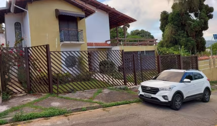 Sobrado para alugar em Vila Oliveira de 825.00m² com 4 Quartos, 2 Suites e 4 Garagens