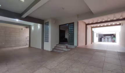 Sobrado para venda em Vila Antártica de 300.00m² com 3 Quartos, 1 Suite e 6 Garagens