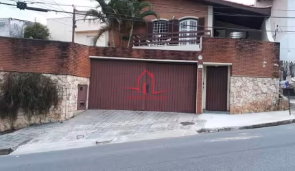 Casa para alugar em Jardim Messina de 228.00m² com 3 Quartos, 1 Suite e 4 Garagens