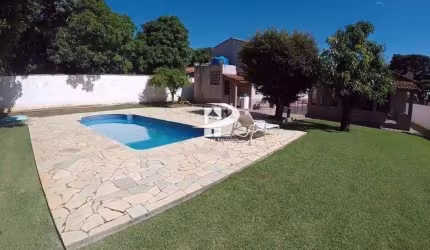 Casa para venda em Condomínio Zuleika Jabour de 235.00m² com 4 Quartos, 2 Suites e 2 Garagens