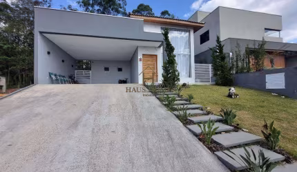 Casa de Condomínio para venda em San Diego de 240.00m² com 3 Quartos, 1 Suite e 8 Garagens