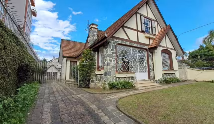 Casa para venda em Centro de 147.00m² com 3 Quartos e 6 Garagens