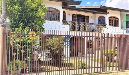 Sobrado para venda em Guaíra de 390.00m² com 4 Quartos, 2 Suites e 8 Garagens