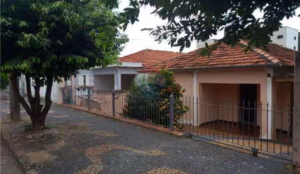 Casa para venda em Vila Massucheto de 233.00m² com 5 Quartos e 4 Garagens