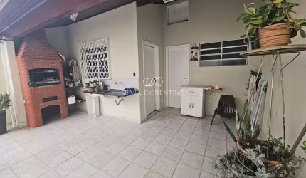Casa para venda em Centro de 228.00m² com 4 Quartos, 3 Suites e 2 Garagens