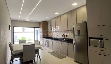 Casa para venda em Piracangaguá de 250.00m² com 3 Quartos, 3 Suites e 2 Garagens