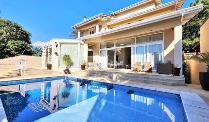 Casa de Condomínio para venda em Granja Viana de 700.00m² com 4 Quartos, 4 Suites e 4 Garagens