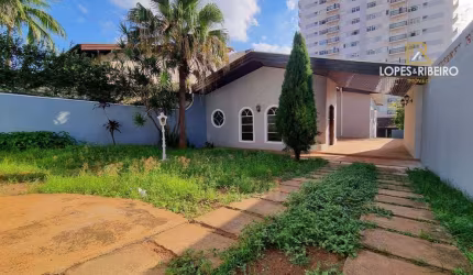 Casa para venda e aluguel em Centro de 220.00m² com 3 Quartos, 1 Suite e 6 Garagens