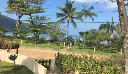 Casa de Condomínio para venda em Lagoinha de 300.00m² com 4 Quartos e 4 Suites