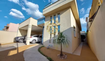 Casa para venda em Lúcio De Abreu de 201.00m² com 3 Quartos, 1 Suite e 4 Garagens