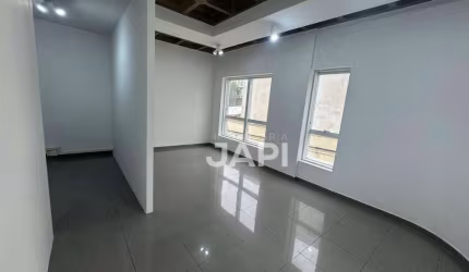 Sala Comercial para venda e aluguel em Centro de 36.00m² com 1 Garagem
