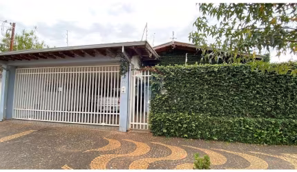 Casa para venda em Vila Queiroz de 249.02m² com 3 Quartos, 1 Suite e 3 Garagens