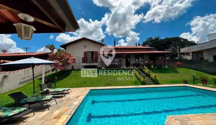 Casa para venda em Parque Da Fazenda de 260.00m² com 3 Quartos, 1 Suite e 4 Garagens