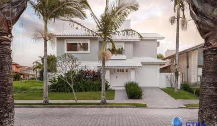 Casa para venda em Jurerê de 350.00m² com 5 Quartos, 5 Suites e 2 Garagens