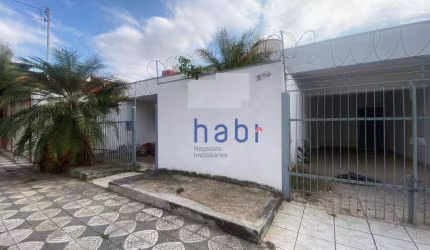 Casa para alugar em Centro de 240.00m² com 2 Quartos e 2 Garagens