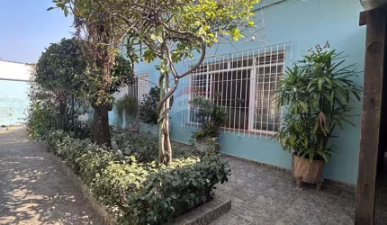 Casa para venda em Centro de 289.00m² com 4 Quartos, 1 Suite e 5 Garagens