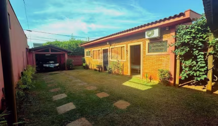 Casa para venda em Independência de 141.00m² com 3 Quartos, 3 Suites e 5 Garagens