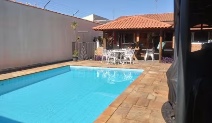 Casa para venda em Jardim Silvânia (vila Xavier) de 183.00m² com 1 Quarto, 1 Suite e 6 Garagens